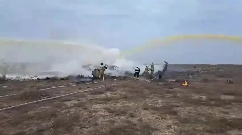  Самолет AZAL, выполнявший рейс из Баку в Грозный упал и загорелся близ казахстанского Актау    © РИА Новости. МЧС Республики Казахстан