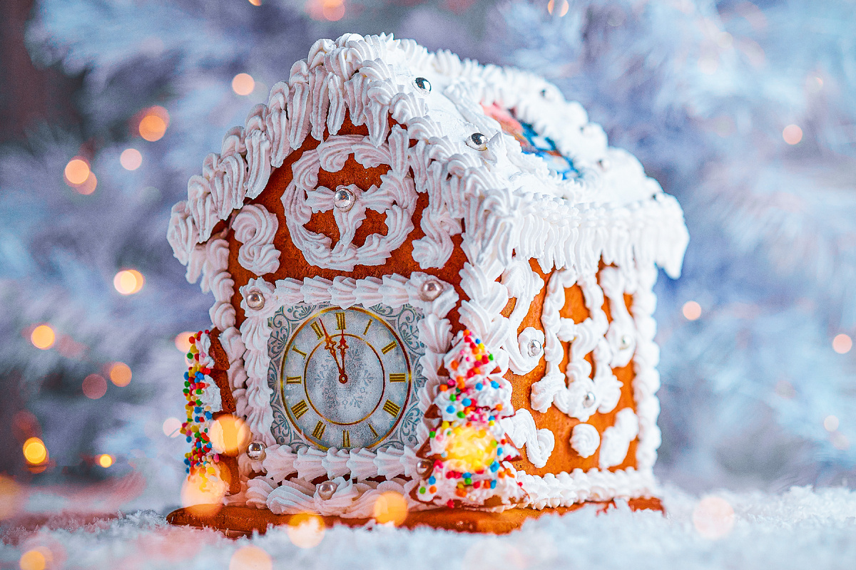 Имбирный пряничный домик с королевской глазурью - 4900 руб.