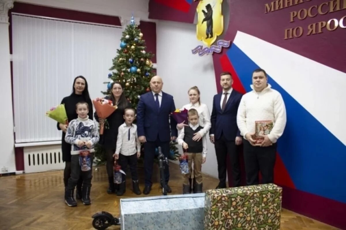    В акции «Елка желаний» приняли участие ярославские полицейские