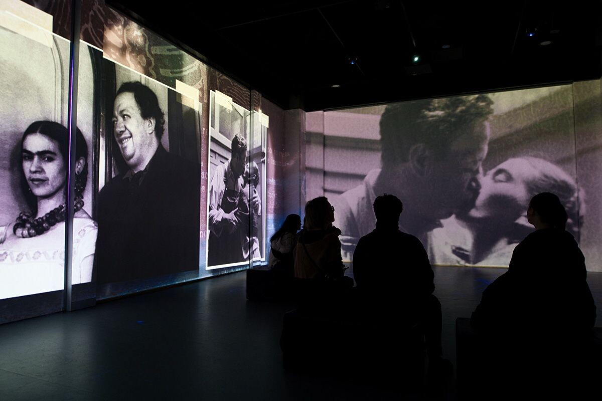 Фото с выставки, посвященной творчеству Фриды и Диего. Источник: Sharon Wildie / Shutterstock📷
