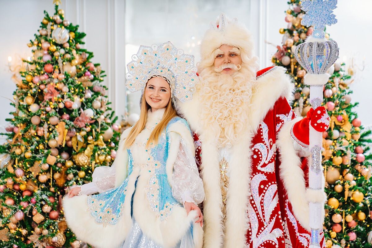 Редко какой Новый год обходится без участия Снегурочки. Источник: Shutterstock📷
