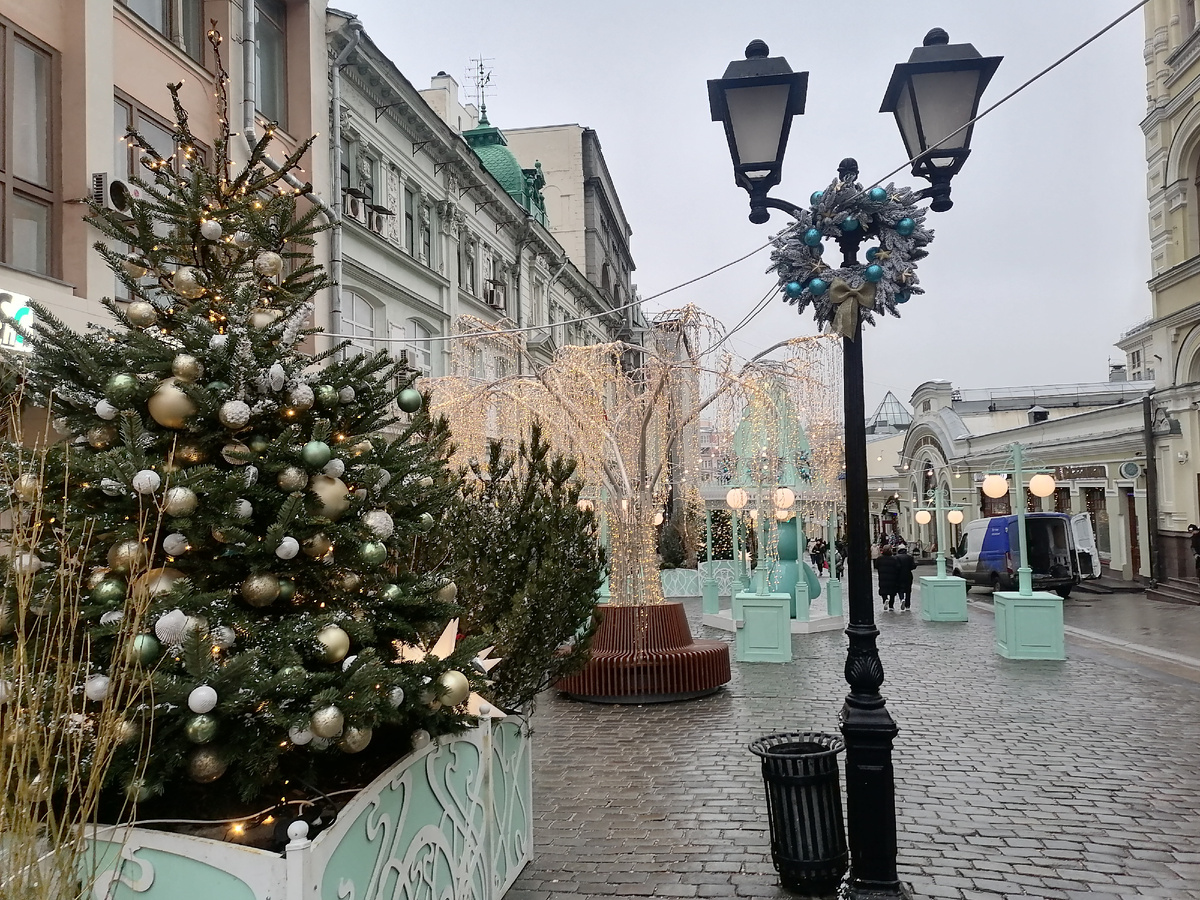 Улица Кузнецкий мост. 24 декабря 2024 года.