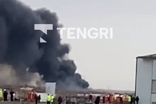    Более 30 человек выжили при крушении самолета в Казахстане