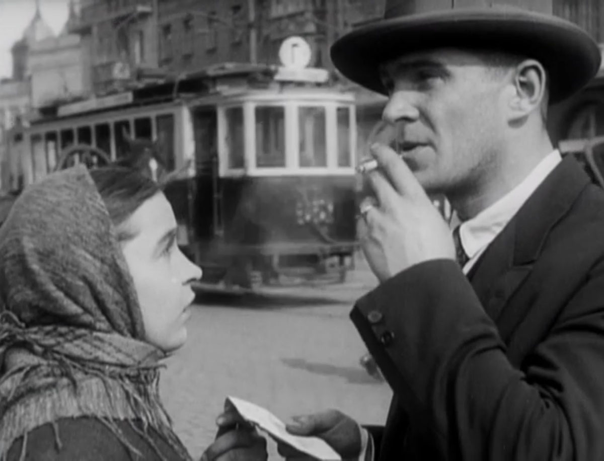 Борис Барнет в своей комедии "Дом на трубной"