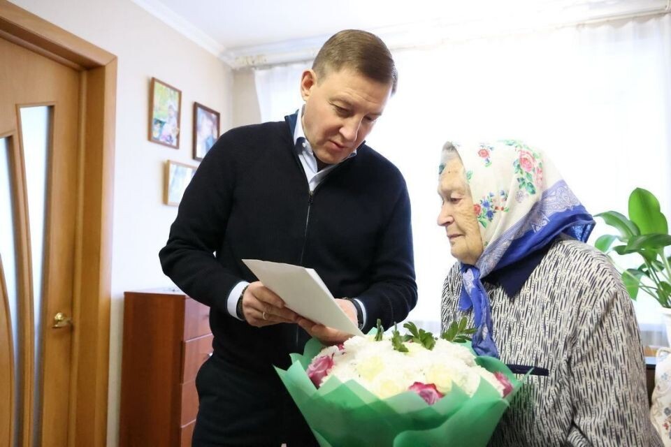    Андрей Турчак поздравил со 100-летием ветерана ВОВ. Источник: altai-republic.ru