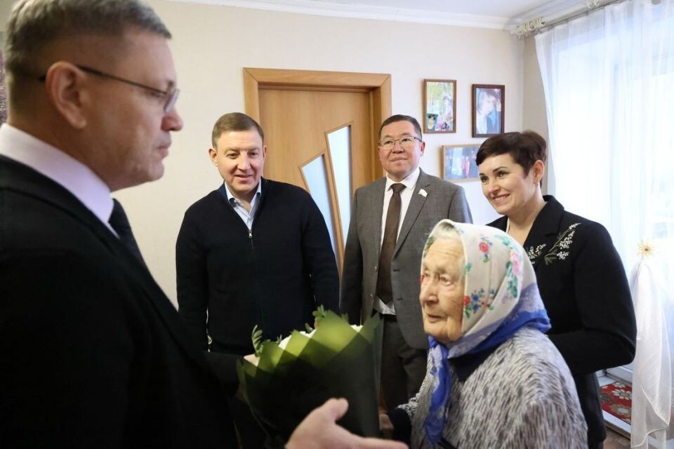    Андрей Турчак поздравил со 100-летием ветерана ВОВ. Источник: altai-republic.ru