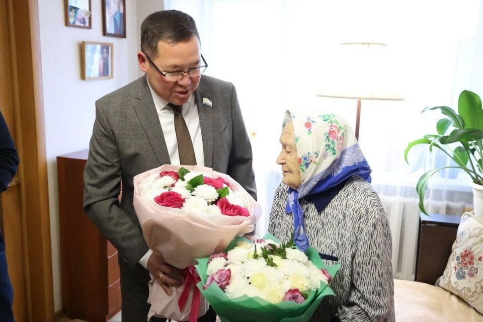    Андрей Турчак поздравил со 100-летием ветерана ВОВ. Источник: altai-republic.ru