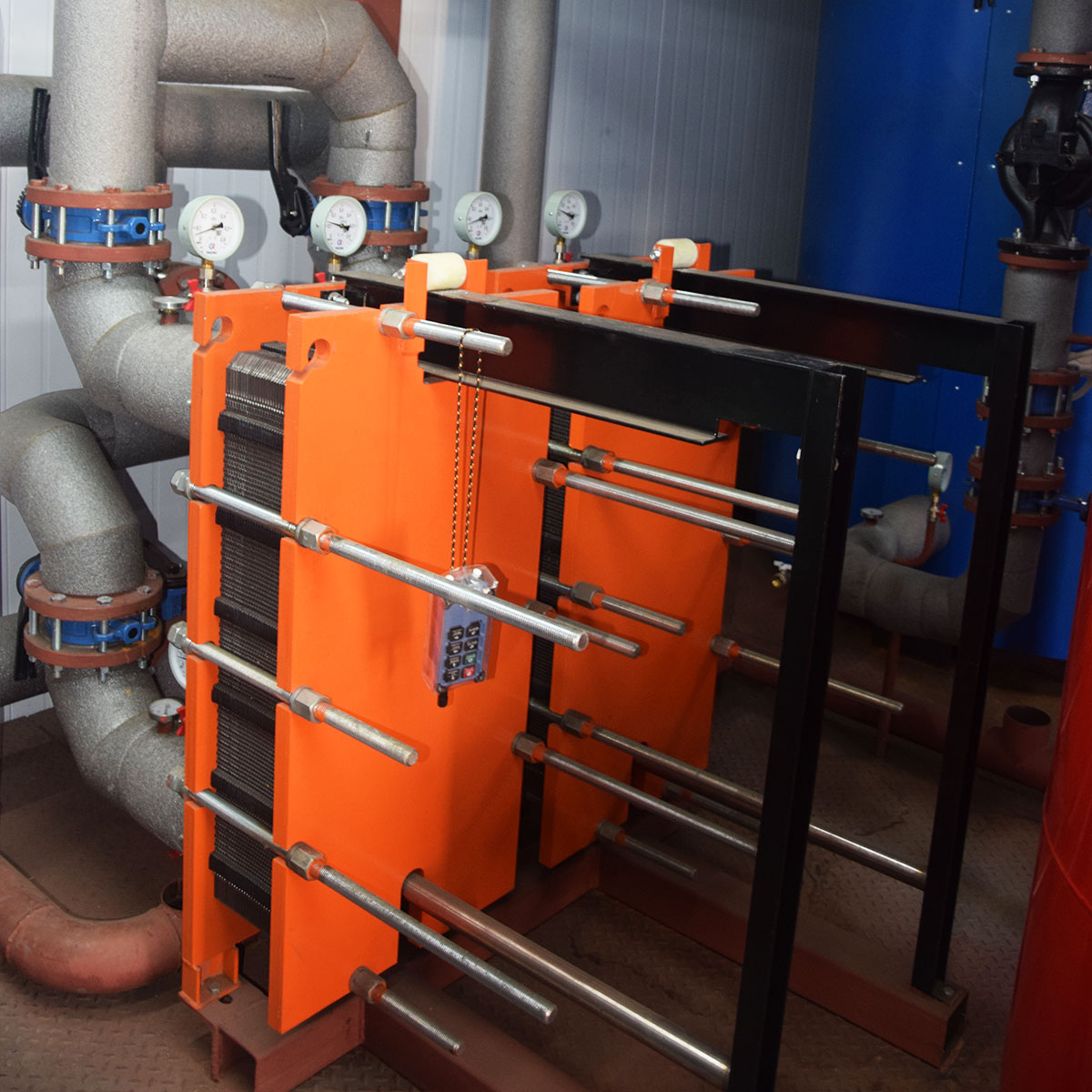 фото с сайта https://prometey54.ru/info/articles/tverdotoplivnye-kotly/teploobmennik-kotelnoy-i-sistemy-otopleniya/