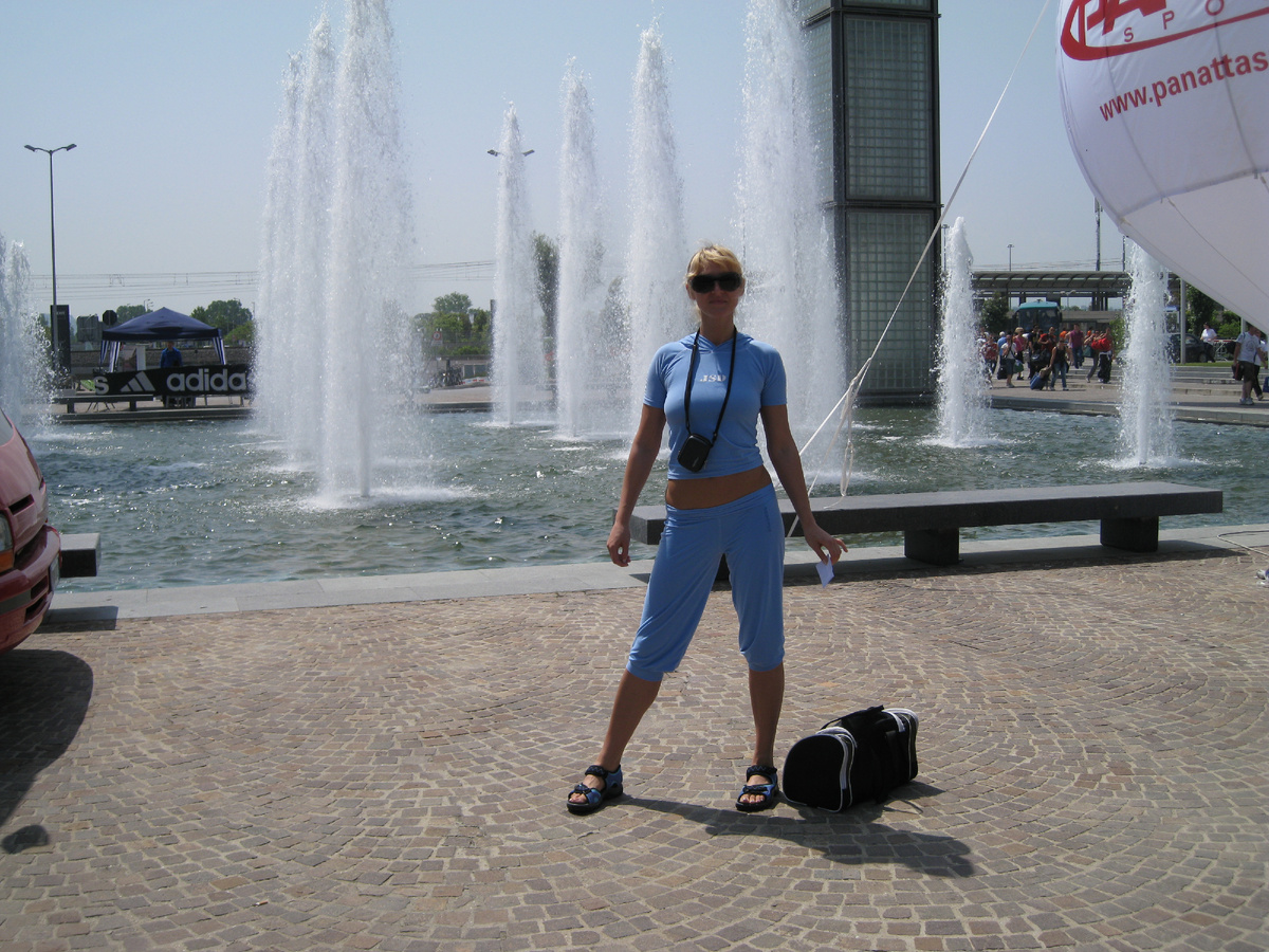 Эта фотка 2009 года, май, в Римини на фитнес конвенции, мне 30 лет, привет))