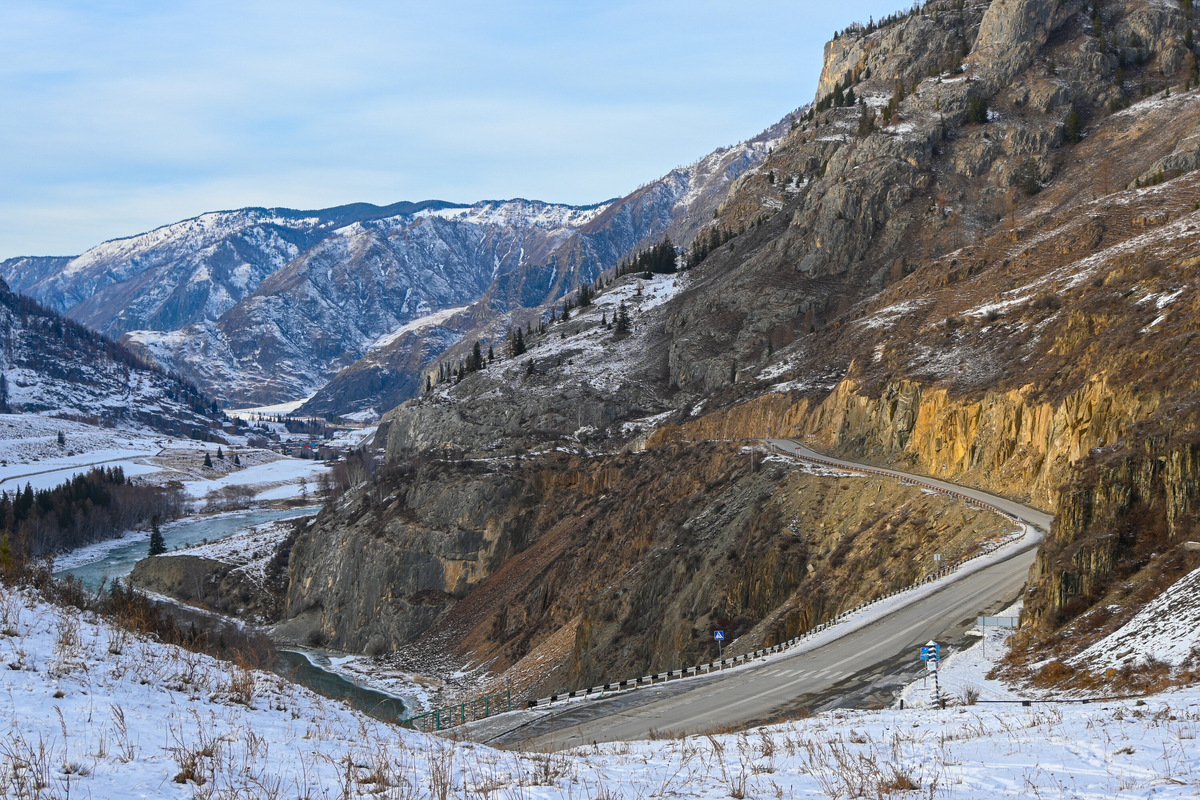 Чуйский тракт протянулся от Новосибирска до границы с Монголией. Фото: Pavel Kontsevoy / Shutterstock