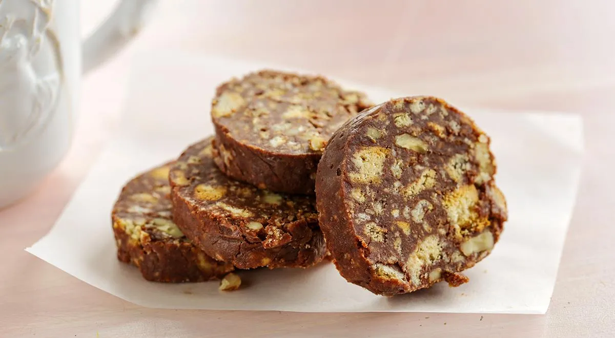 Шоколадная колбаса из печенья и какао