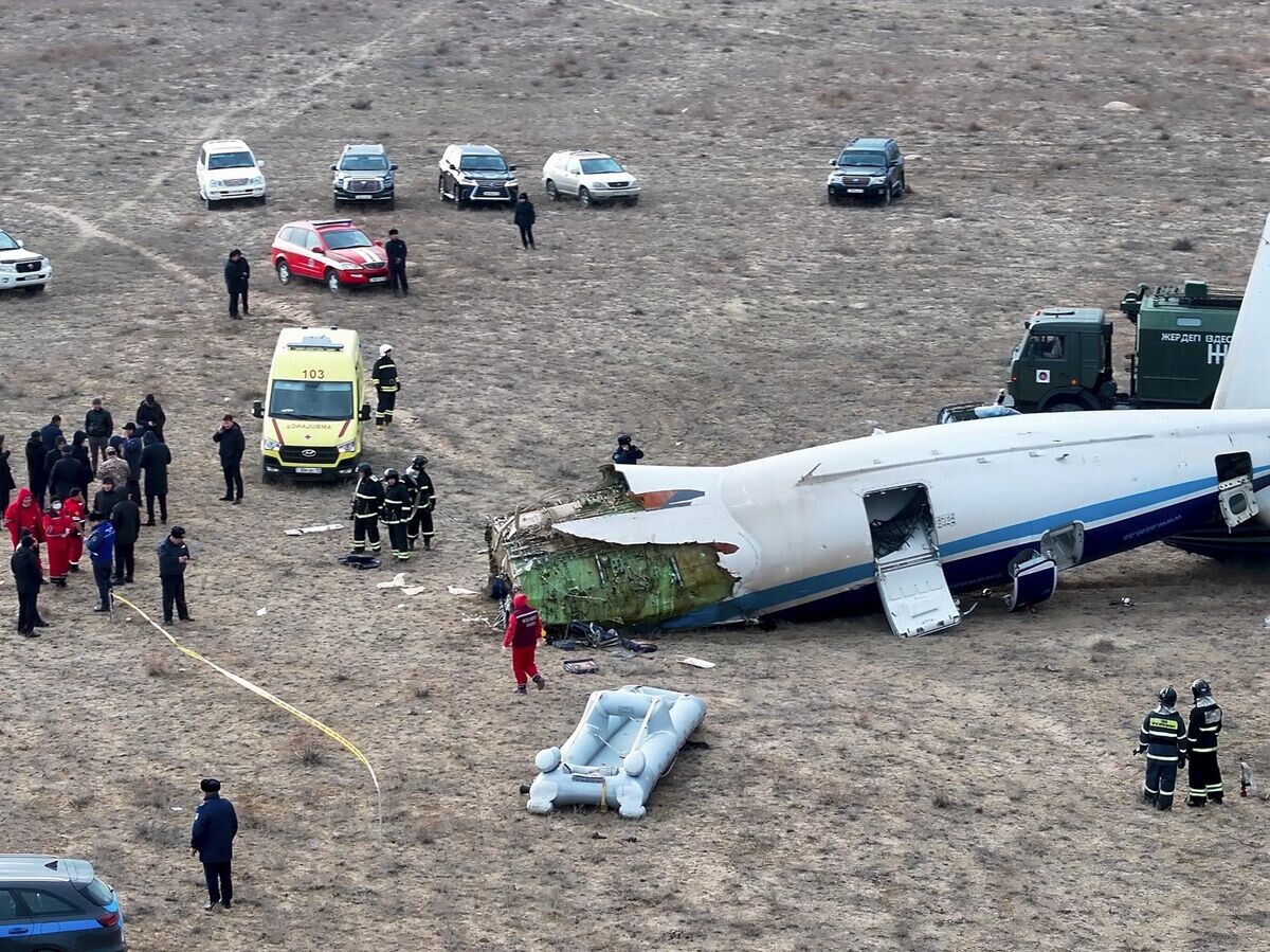   Место крушения самолёта Azerbaijan Airlines в казахстанском Актау© AP Photo / Azamat Sarsenbayev