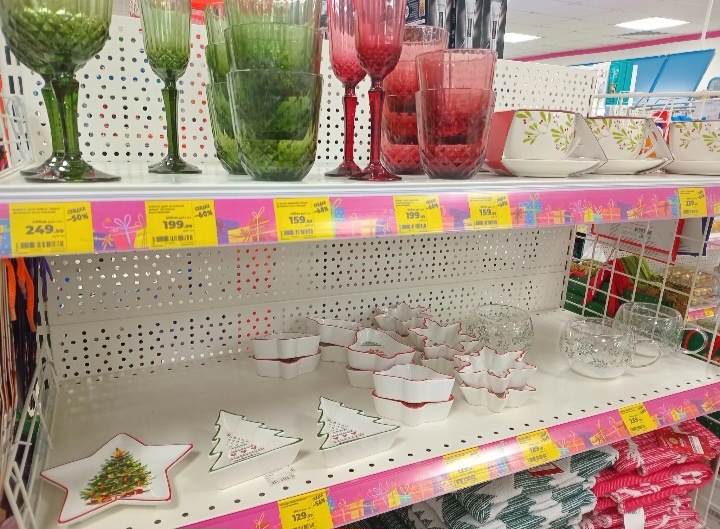 Всю новогоднюю посуду почти раскупили с прилавков 