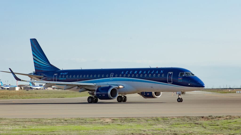    Azerbaijan Airlines является национальным перевозчиком Азербайджана / shutterstock, бильд-редактор: Дастан Шанай
