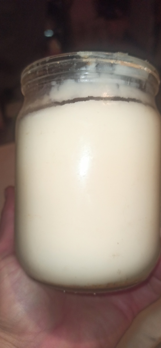 Застывает потом вот в такую массу.