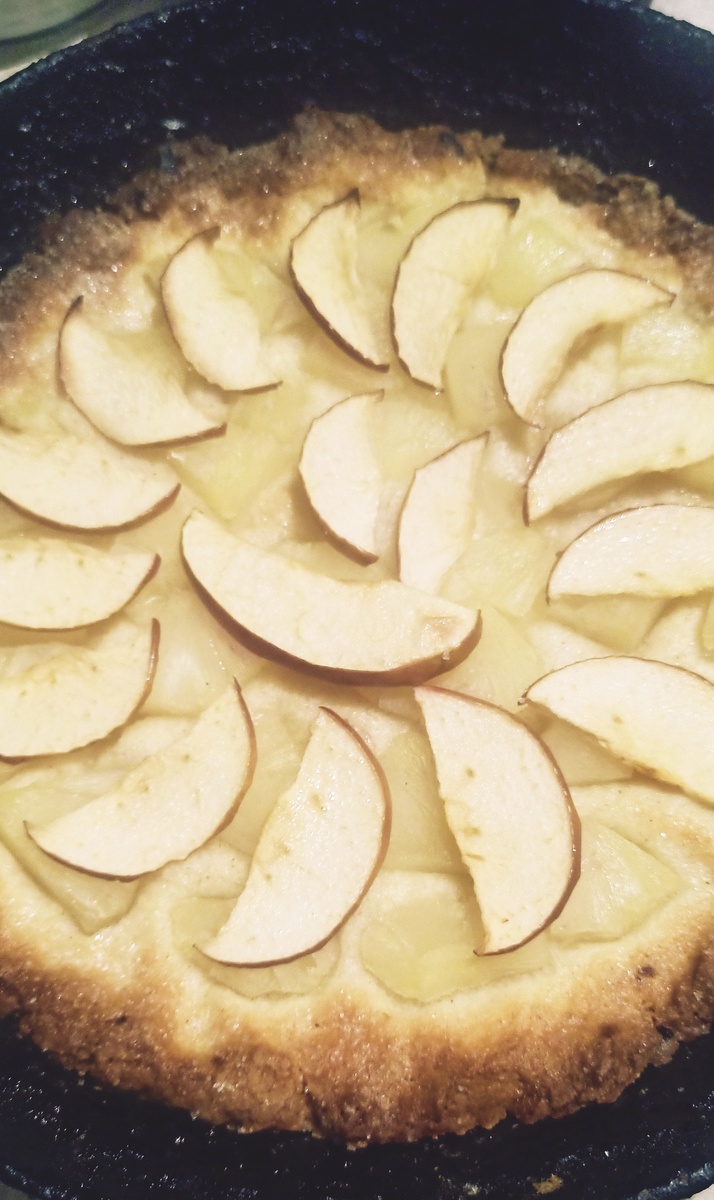 Хорошо, что сфотографировала, сразу же вытащив из духовки, на блюде его изрядно потрепали, пробуя горяченьким😂