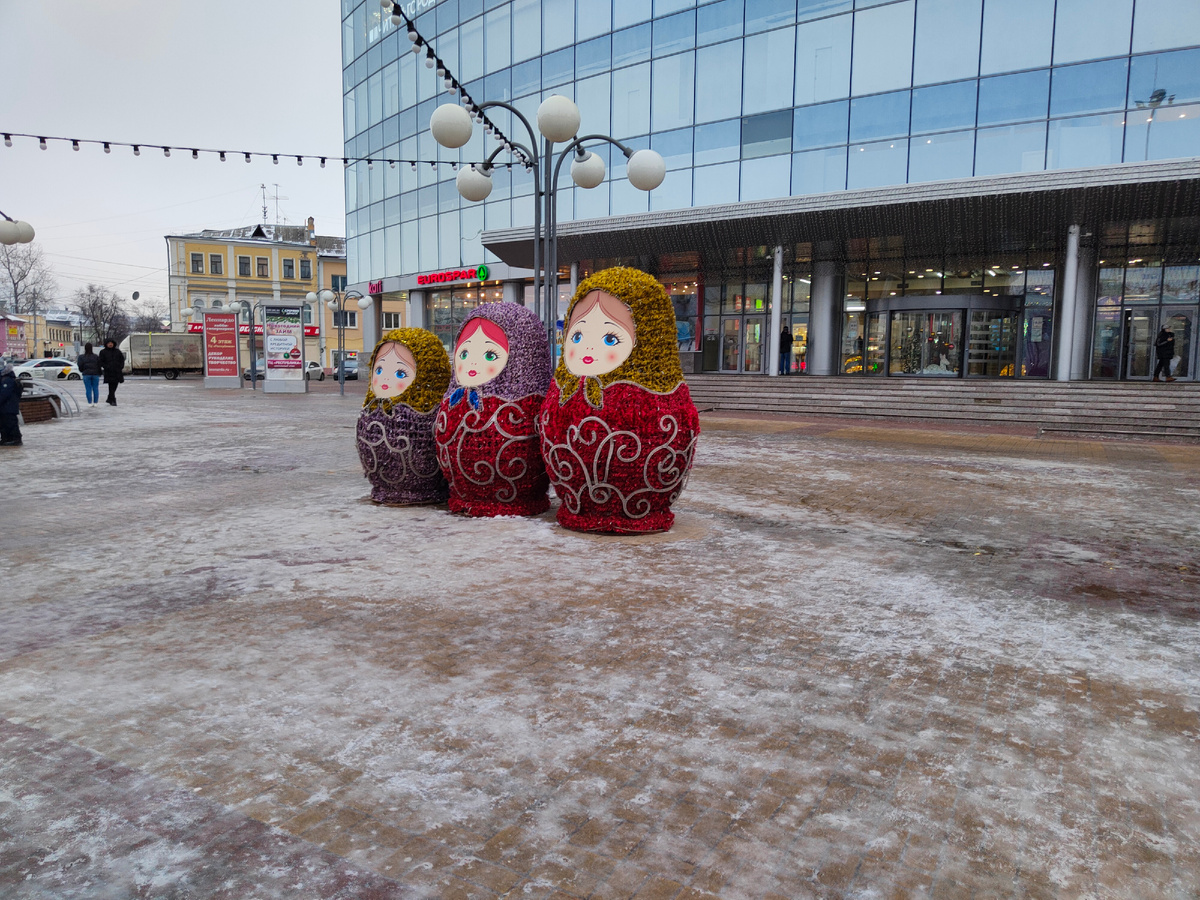 Матрешки на площади Революции в Нижнем Новгороде. Фото моё