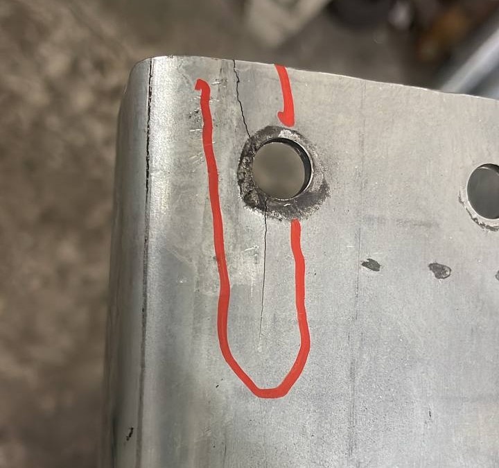 Трещина на раме с болтовыми соединениями