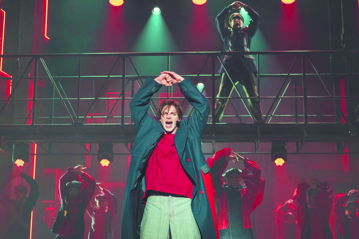 Купить билеты на спектакль Маяковский в Ленкоме