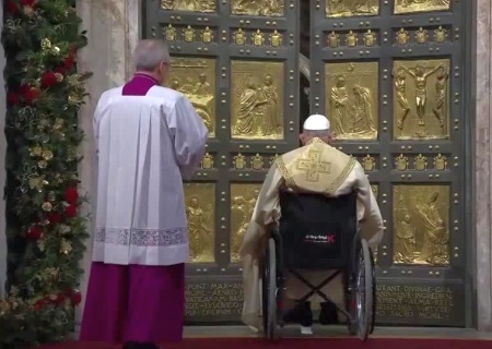    Папа Римский призвал сложить оружие на Украине и открыть врата переговорам