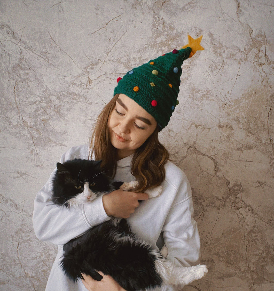 Фото автора (я и мой подопечный котик Феликс)