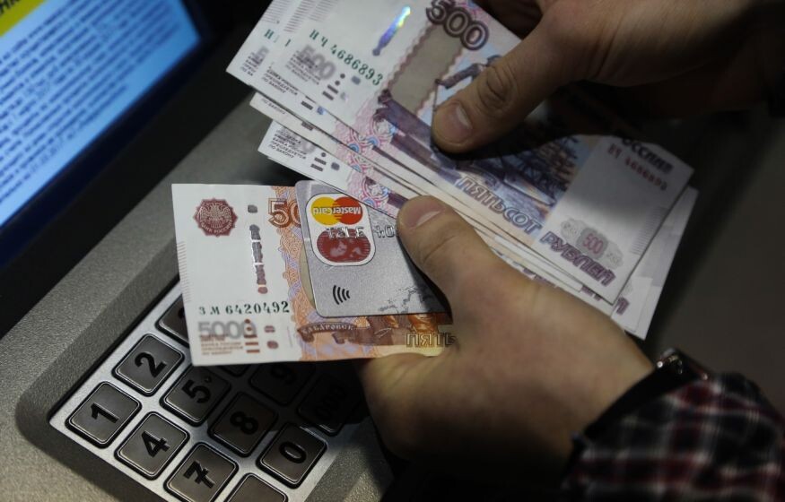    Хотите еще больше разогнать цены? Эксперт выступил против 13-й зарплаты