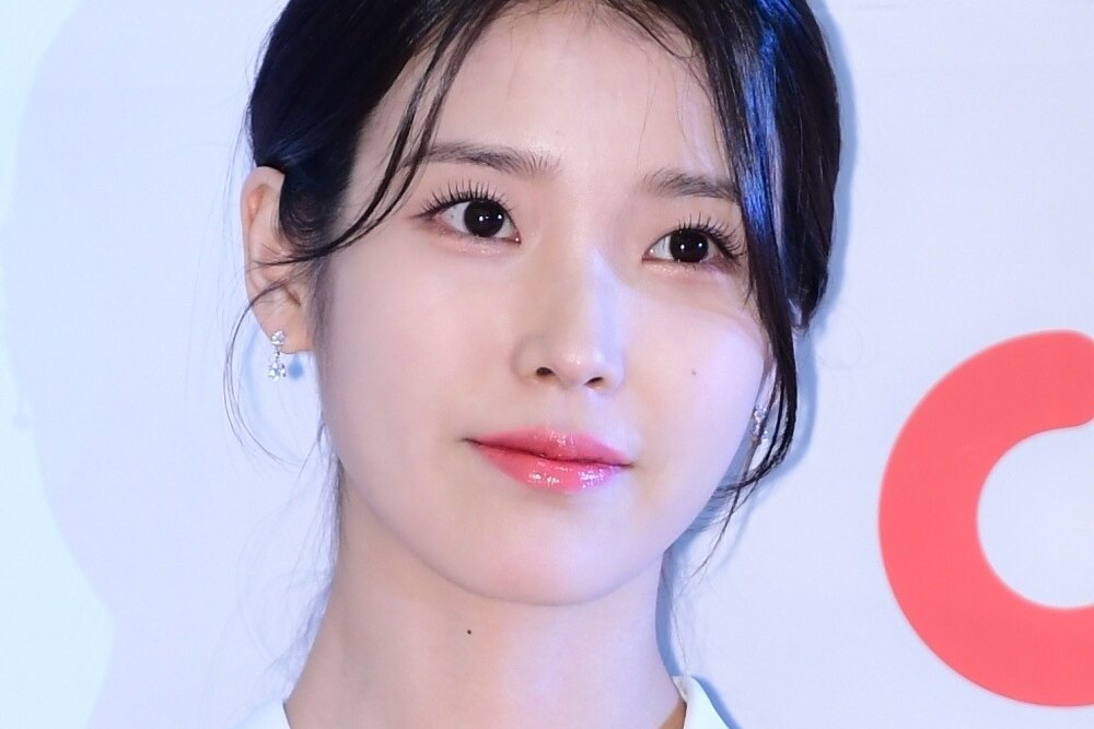     Певица IU пожертвовала 500 миллионов вон на благотворительность в конце года