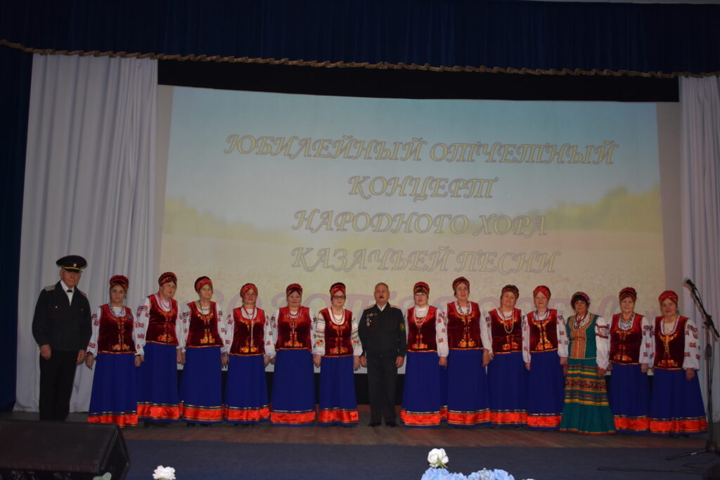    В составе народного самодеятельного коллектива «Золотая осень» 14 участников. В 2024 году своей   
активной деятельностью и высоким уровнем творческих достижений «Золотая осень»   
подтвердила звание «Народный самодеятельный коллектив». admin