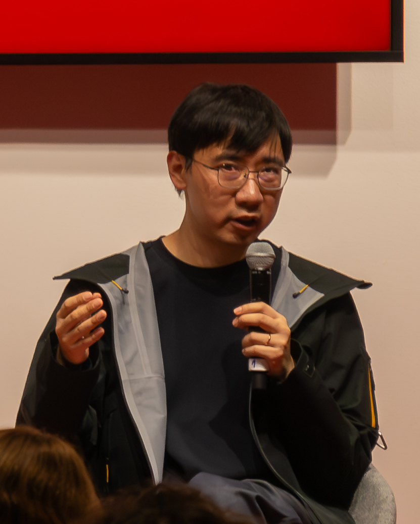 Автор продолжения трилогии «Воспоминания о прошлом земли», которого зовут Ли Цзюн (псевдоним Баошу).