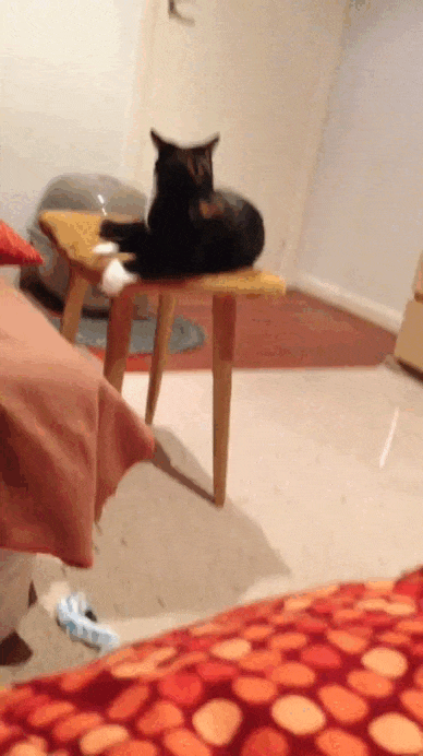 за кадром учащенное дыхание