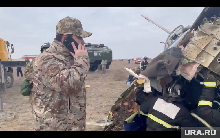 Борт Embraer 190AR авиакомпании Azerbaijan Airlines рейса Баку (Азербайджан)-Грозный (Чечня) в 11:00 из-за сильного тумана запросил аварийную посадку в Актау в Казахстане
Фото:gov.kz/МЧС Республики Казахстан