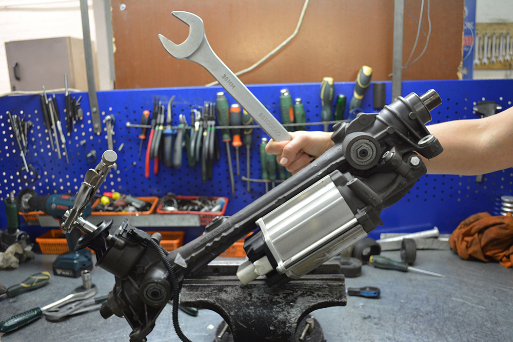 Ремонт рулевой рейки горячий ключ.