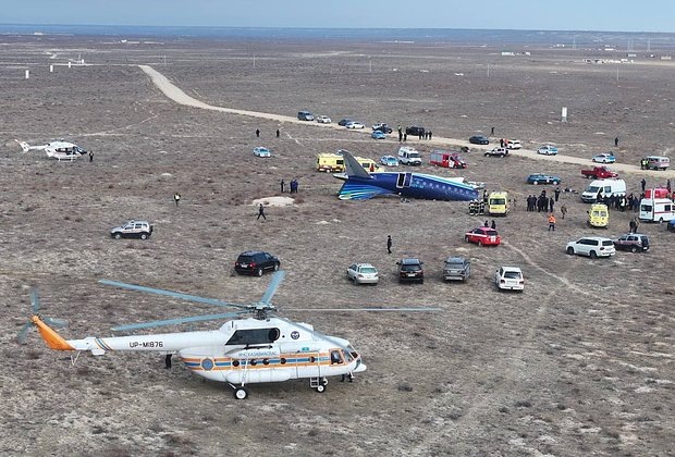    Кадры с места авиакатастрофы. Фото: Azamat Sarsenbayev / Reuters