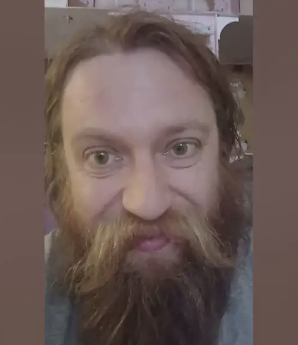 Евгений на ютуб канале "Учимся с Алисой"