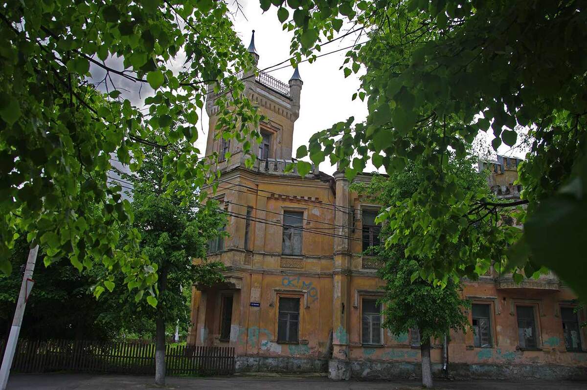 Здание богадельни - один из "уходящих" тверских шедевров