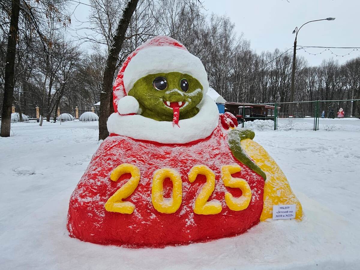    В Автозаводском парке появились снежные скульптуры героев сказок и мультфильмов