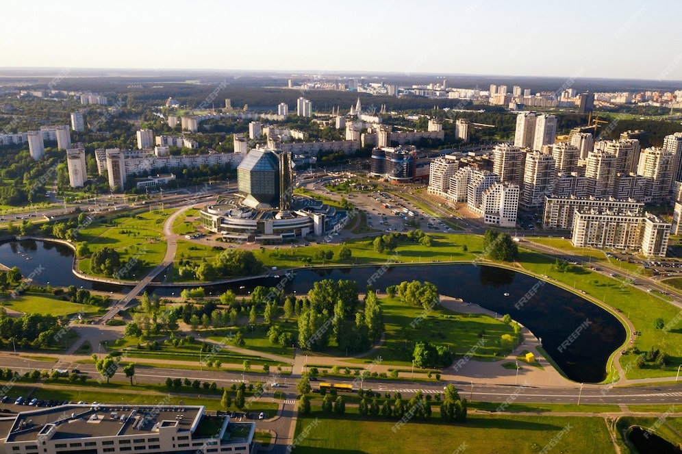 Источник: https://img.freepik.com/premium-photo/top-view-national-library-new-neighborhood-with-park-minsk-capital-republic-belarus-public-building_217593-10528.jpg?w=996
