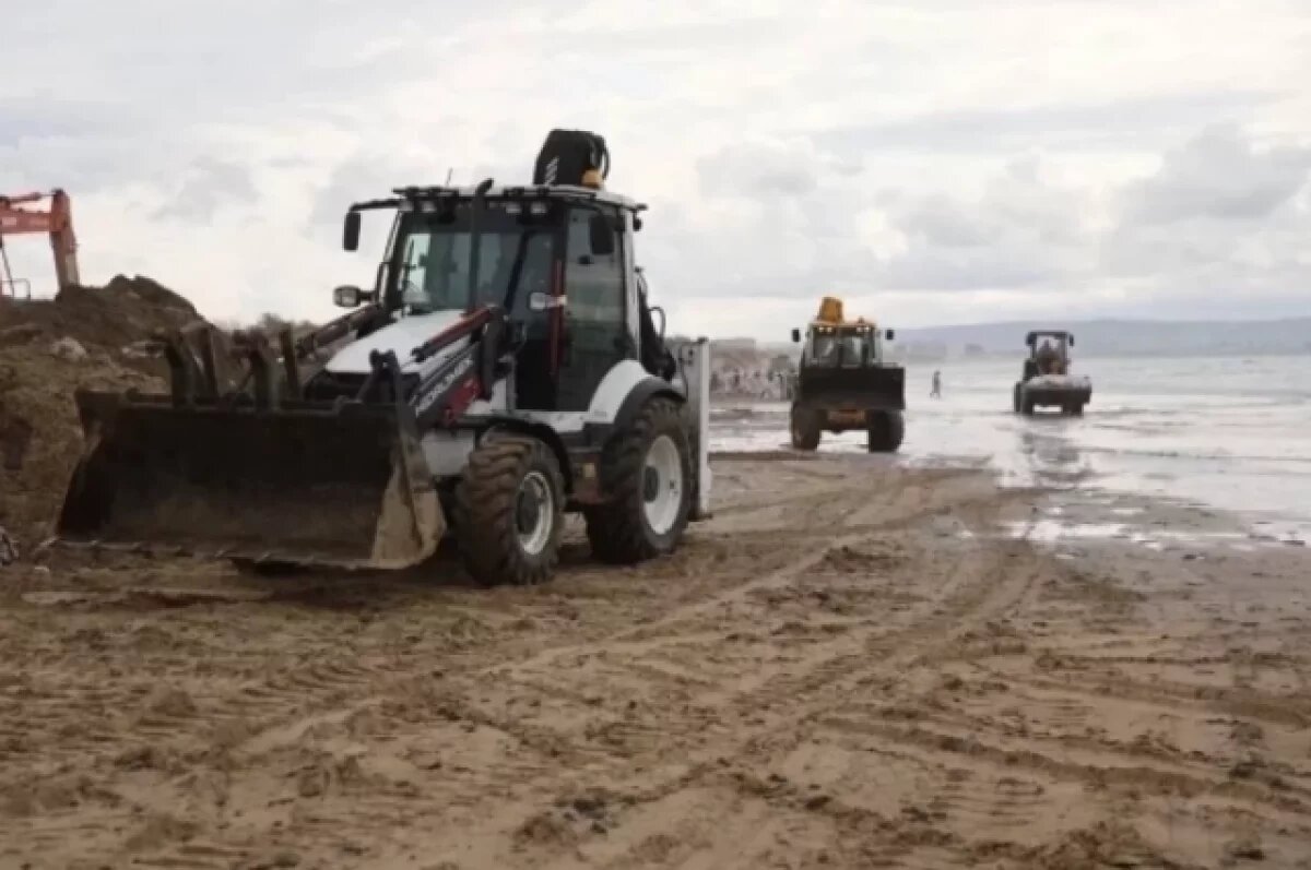    За сутки на Кубани вывезли почти 3 тыс тонн загрязненного песка на полигоны