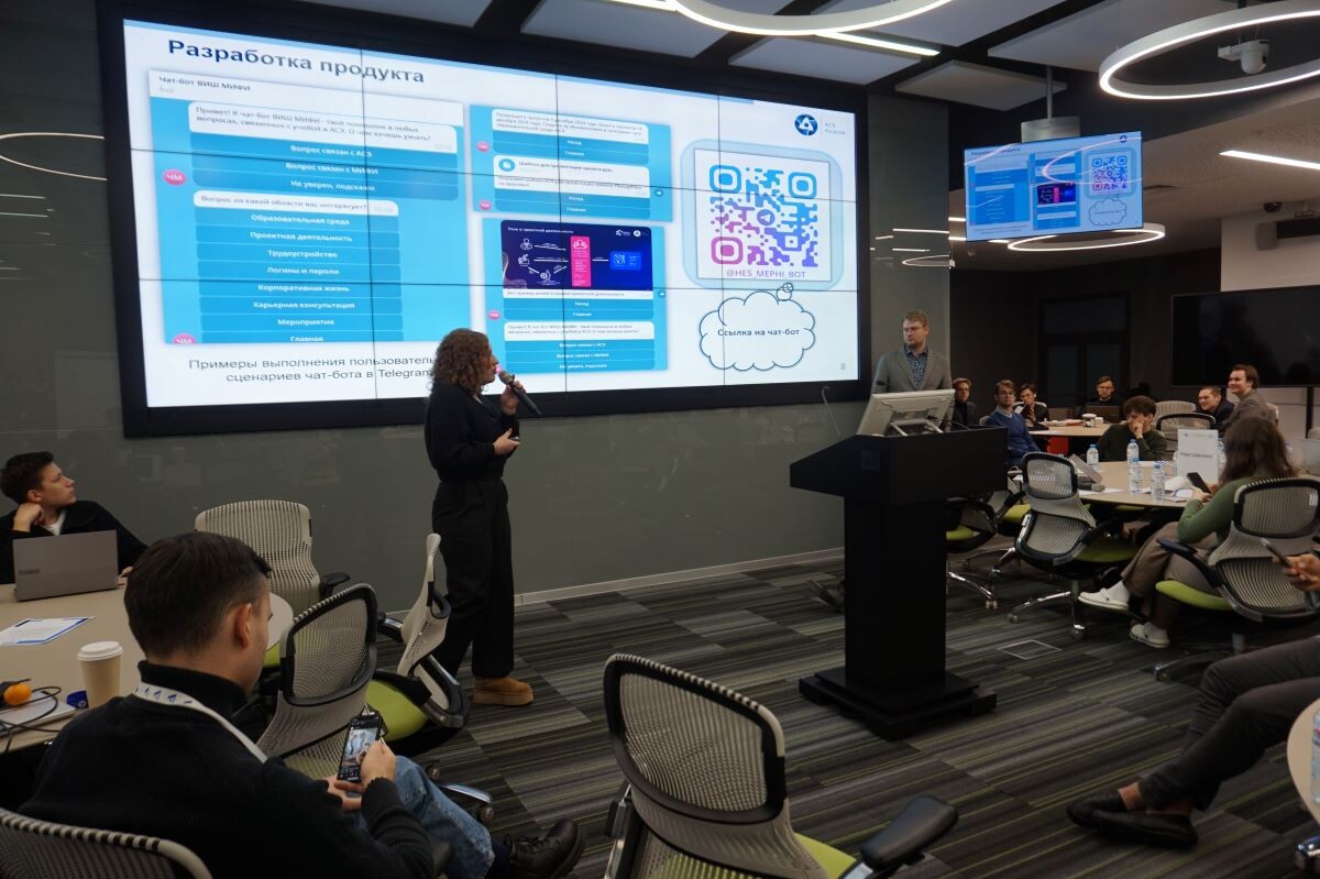 Студенты ВИШ представляют проект. Фото: Т.Волобуева