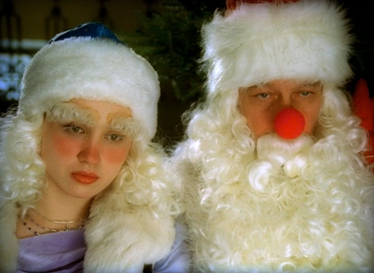 Кадр из кинофильма "Приходи на меня посмотреть", 2000 г., режиссеры Михаил Агранович, Олег Янковский, сценарист Надежда Птушкина, композитор Вадим Биберган (скриншот) 