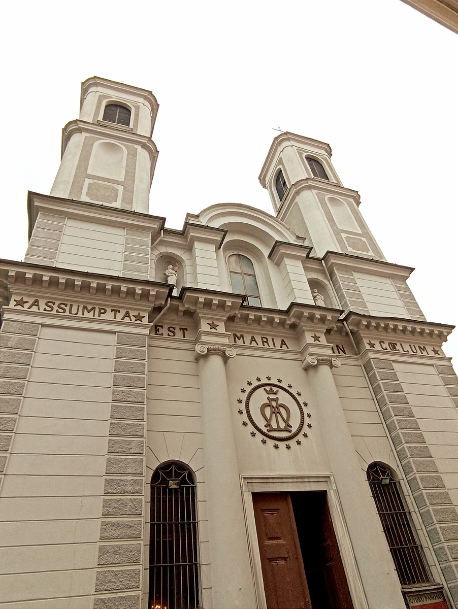 Notre Dame de l'assomption в квартале Мода 