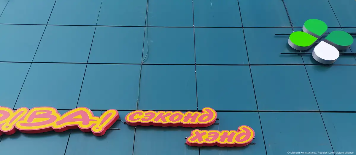 Магазин секонд-хенд в Петербурге Фото: Maksim Konstantinov/Russian Look/picture alliance