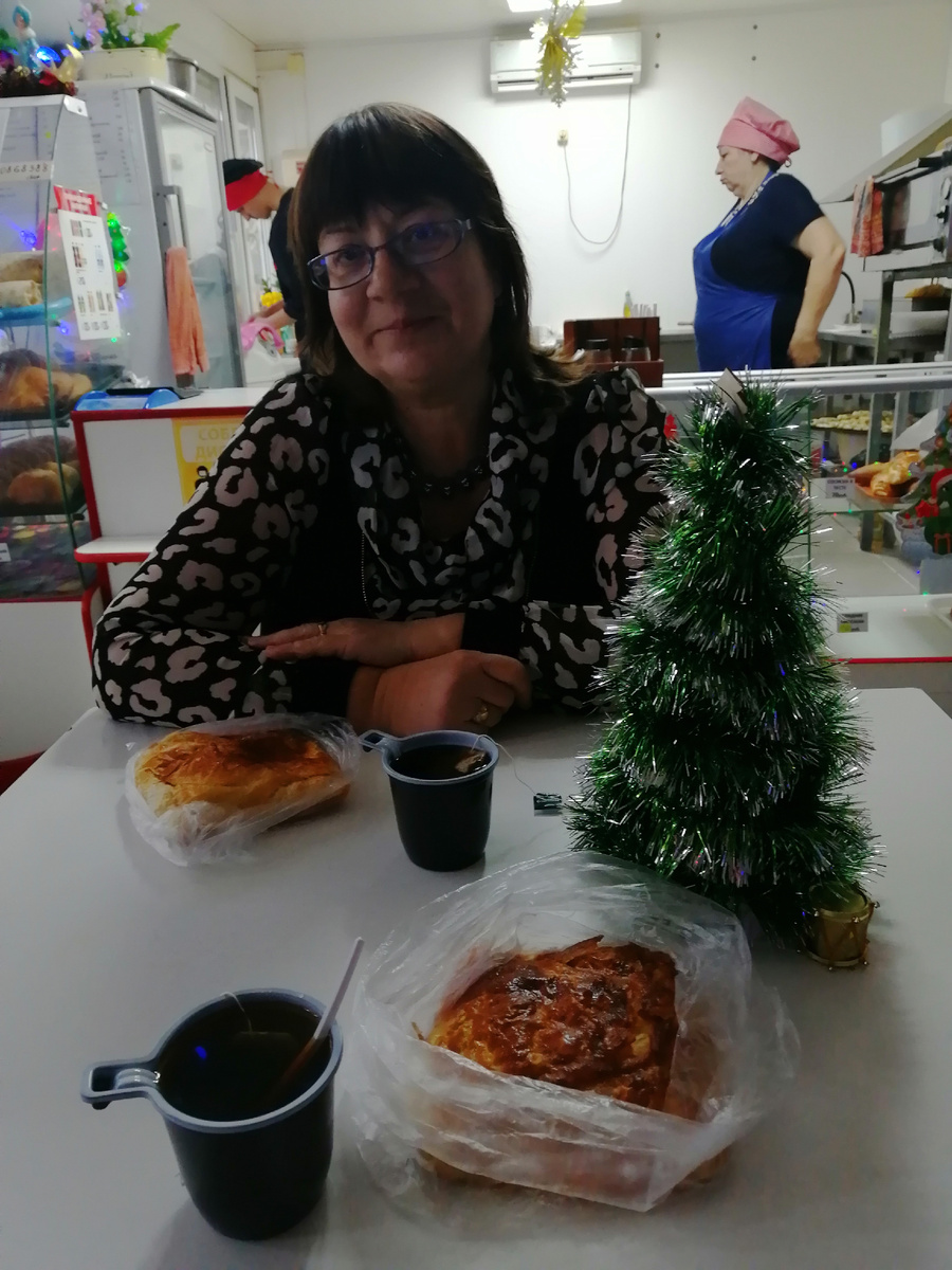 Кушаем хачапури.