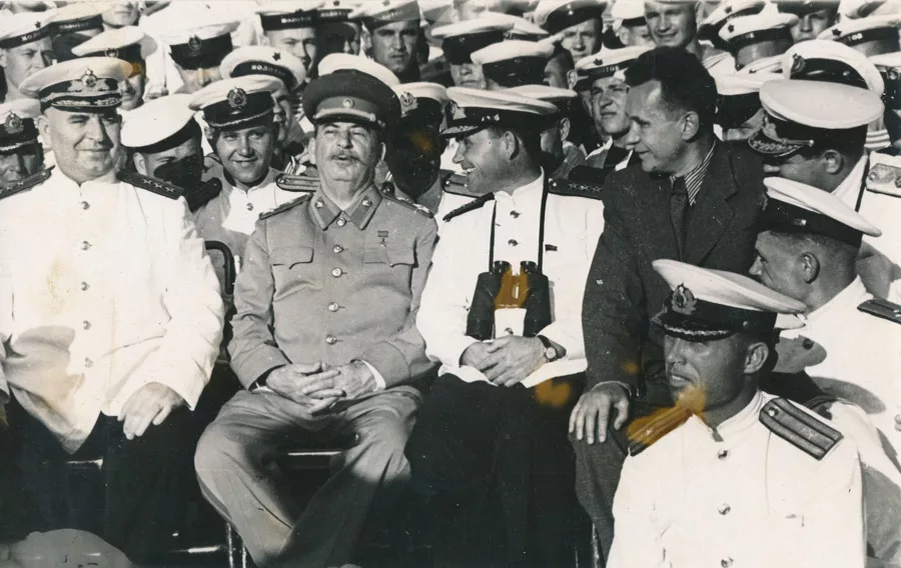 Сталин и Косыгин на крейсере "Молотов". 19.08.1947.
