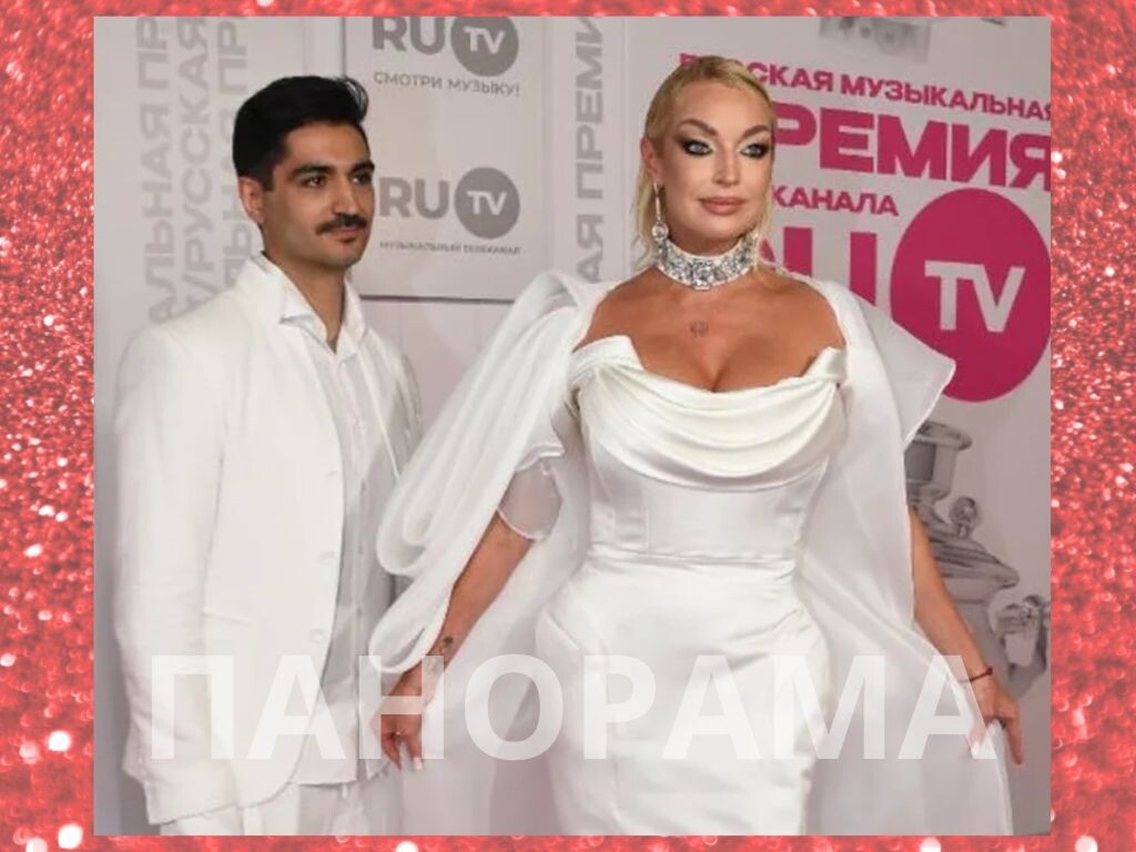 В платье от Джемала Махмудова и с ним же