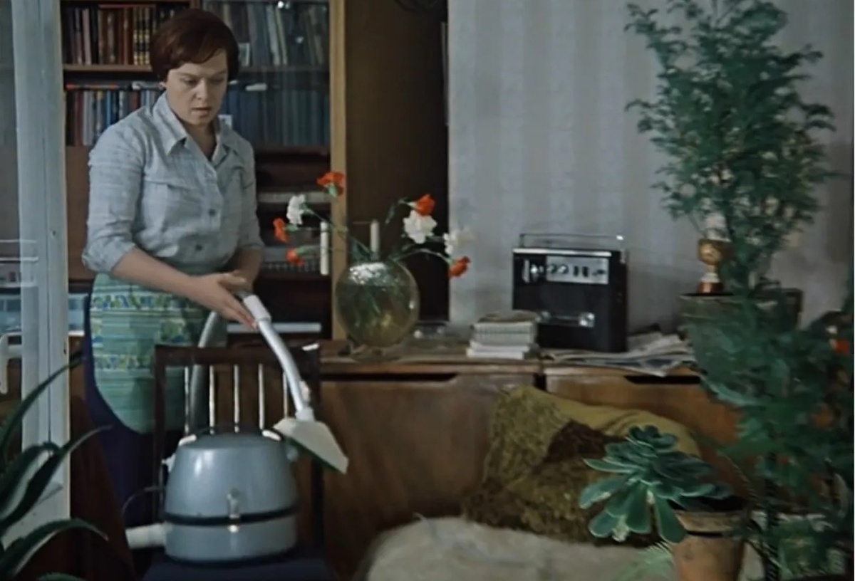 Кадр из фильма «Служебный роман», 1977 г.