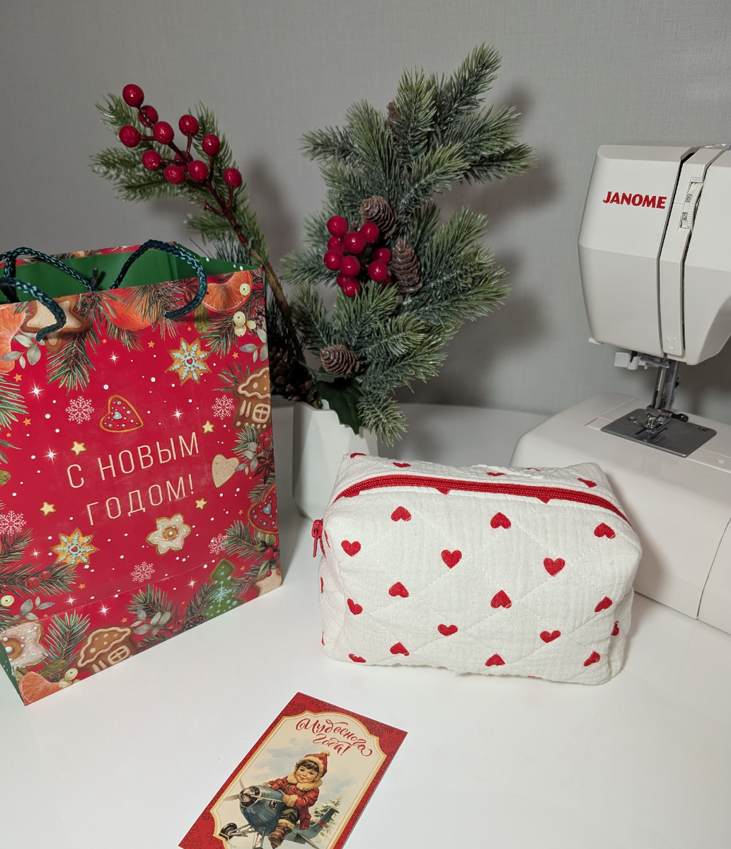 Прекрасная косметичка своими руками коллеге в подарок на Новый год