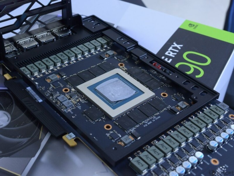    У NVIDIA GeForce RTX 5090 будет гигантский графический чип [ФОТО]