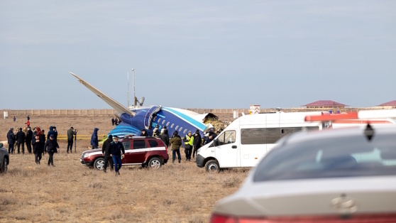    При крушении пассажирского самолета вблизи Актау выжили девять россиян Богдан Герцен