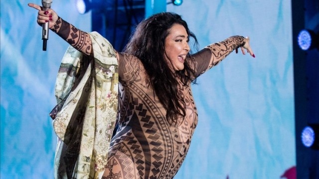 Лолита Милявская на концерте. Фото Яндекс.Картинки. 